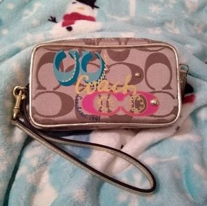 🆕  Coach Daisy Pop C Applique Wristlet.  RARE!!!!